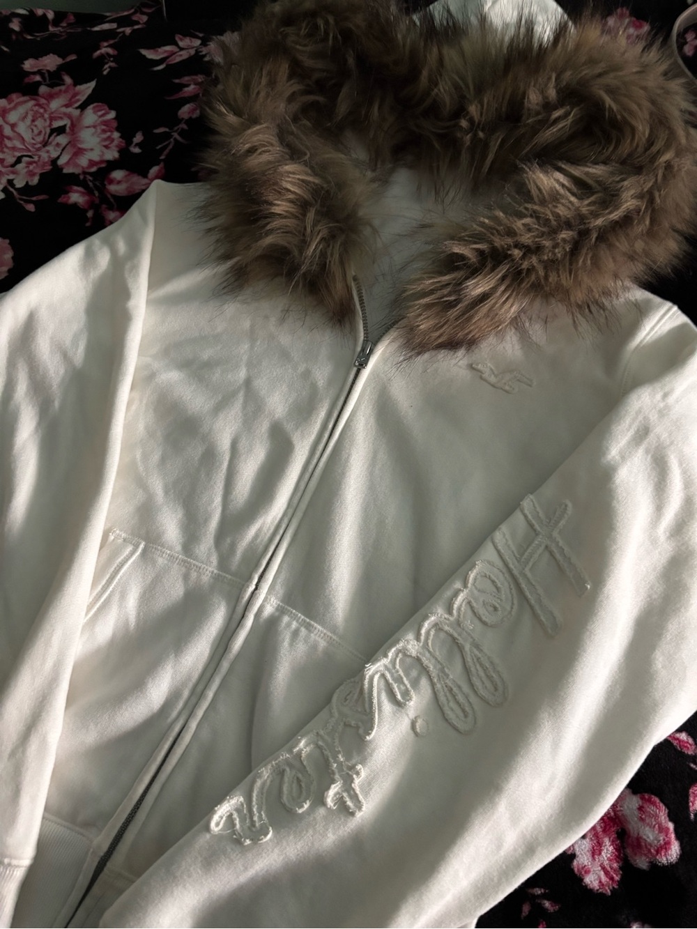 Hollister Cream Zip Hoodie with Faux-Fur Trimmed Hood - Picture 2 of 4